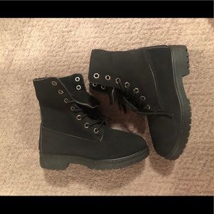Black faux fur boots